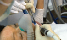 Szene einer Lachgassedierung beim Zahnarzt - zum Videobeitrag des rbb Fernsehen
